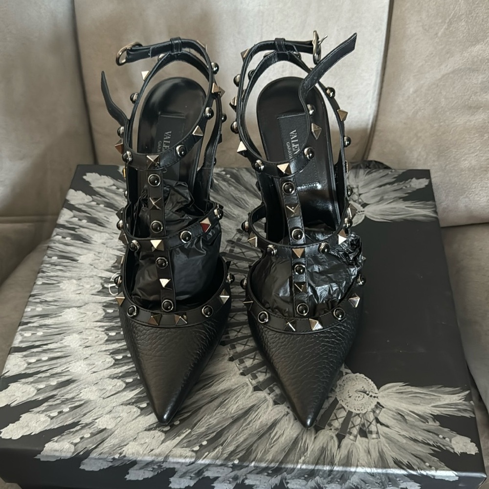 VALENTINO ROCKSTUD ROLLING LEATHER 36